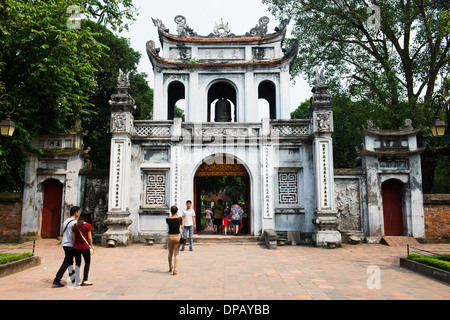 Die schöne Temple of Literature / Văn Miếu in Hanoi, Vietnam. Stockfoto