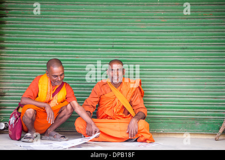 Buddhistische Mönche in McLeod Ganj, Dharamsala, Himachal Pradesh, Indien Stockfoto