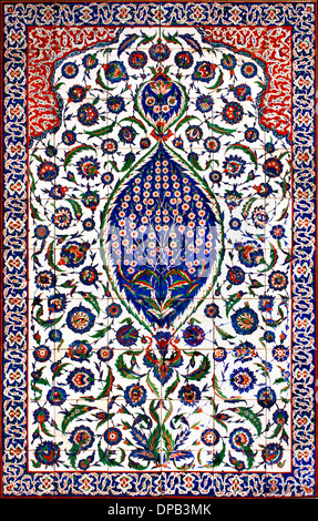 Panel Wandbekleidung mit Blumenschmuck aus dem Mausoleum des osmanischen Sultan Selim II (1566-1574) Istanbul Konstantinopel Stockfoto