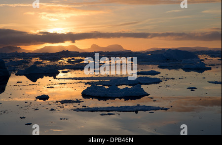 Antarktischen Landschaft, herrlichen Sonnenuntergang auf dem Weg zu den südlichen Polarkreis Stockfoto