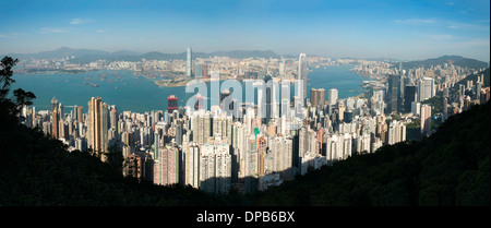 Blick auf Skyline von Hong Kong und den Victoria Harbour aus The Peak Stockfoto