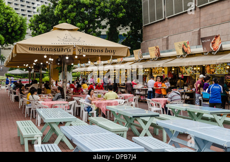 Singapurer Essen im Makansutra Fresser Bay Hawker Centre, Singapur Stockfoto