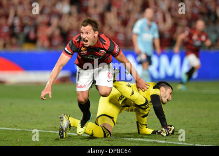 Sydney, Australien. 11. Januar 2014. Wanderers weiterleiten Brendon Santalab Partituren den Gewinner während der Hyundai A-League-Spiel zwischen Western Sydney Wanderers FC und Sydney FC von Pirtek Stadion, Parramatta. Bildnachweis: Aktion Plus Sport/Alamy Live-Nachrichten Stockfoto