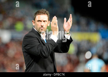Sydney, Australien. 11. Januar 2014. Wanderer-Trainer Tony Popovic nach ihrem Sieg in der Hyundai A-League-Spiel zwischen Western Sydney Wanderers FC und Sydney FC aus dem Pirtek Stadion, Parramatta. Bildnachweis: Aktion Plus Sport/Alamy Live-Nachrichten Stockfoto