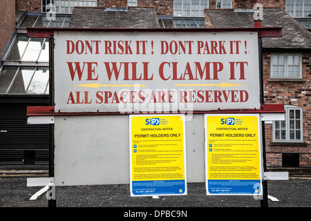 Parkplatz im nördlichen Viertel N4 oder NQ 2, Manchester City Centre, England, abgesteckt zwischen Piccadilly, Victoria & Ancoats, UK Stockfoto