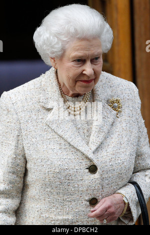 Die britische Königin Elizabeth II fährt der Londoner Klinik nach einem Besuch der Herzog von Edinburgh, in London, Großbritannien, 10 Juni 2 Stockfoto