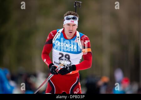 Ruhpolding, Deutschland. 11. Januar 2014. Norwegischer Biathlet Emil Hegle Svendsen konkurriert in der Männer 20 km Rennen der Biathlon-Weltcup in der Chiemgau Arena in Ruhpolding, Deutschland, 11. Januar 2014. Foto: SVEN HOPPE/Dpa/Alamy Live News Stockfoto