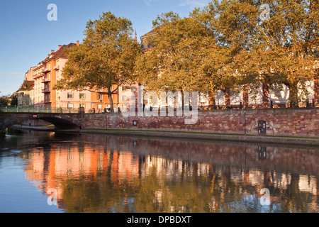 Der Fluss krank laufen durch Straßburg. Stockfoto