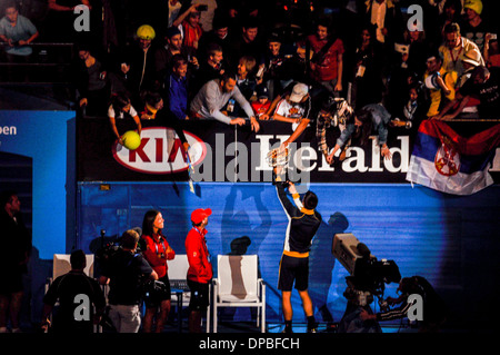 Andy Murray Runner-up der Australian Open Tennis Grand-slam-Präsentation mit Andre Agassi und Novak Djokovic Sieger 2013 Stockfoto