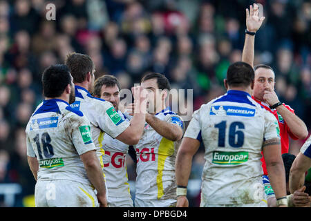 London, UK. 11. Januar 2014. Clermont Auvergne, die Spieler feiern feiern auf dem Schlusspfiff im Heineken Cup Pool Spiel zwischen Harlekine und Clermont Auvergne von Twickenham Stoop. Bildnachweis: Aktion Plus Sport/Alamy Live-Nachrichten Stockfoto