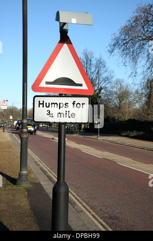 London, England, Vereinigtes Königreich. "Buckel für 3/4 Meile" unterzeichnen in Kensington Gardens. Stockfoto