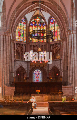 Das Kirchenschiff der Basler Münster oder Münster Kathedrale. Die Architektur stammt aus der zwischen 1019 und 1500. Stockfoto