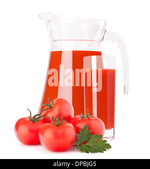 Tomaten Gemüsesaft in Glaskanne isoliert auf weißem Hintergrund Ausschnitt Stockfoto