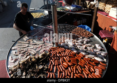 riesigen Grill in alle Heiligen Jahrmarkt in Cocentaina, Provinz Alicante, Spanien Stockfoto