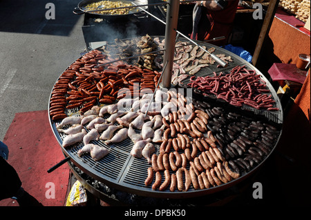 riesigen Grill in alle Heiligen Jahrmarkt in Cocentaina, Provinz Alicante, Spanien Stockfoto