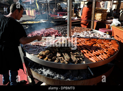 riesigen Grill in alle Heiligen Jahrmarkt in Cocentaina, Provinz Alicante, Spanien Stockfoto