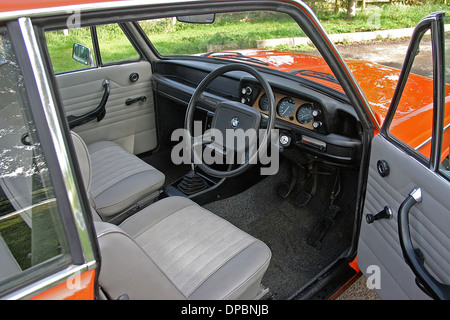 1974 BMW 2002tii, dem traditionellen deutschen "ultimative Fahrmaschine", Innenansicht Stockfoto