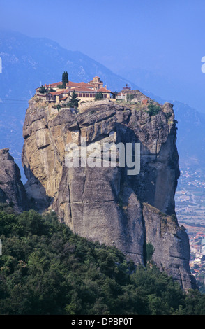 Thront Kloster oder befestigte Kloster der Heiligen Dreifaltigkeit Kloster Meteora Thessalien Griechenland Stockfoto