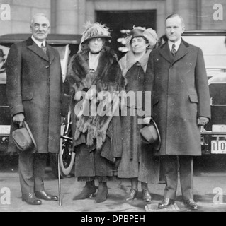 Präsident Warren G Harding und seine Frau mit dann Vice Präsident Calvin Coolidge und seine Frau, 1921 Stockfoto