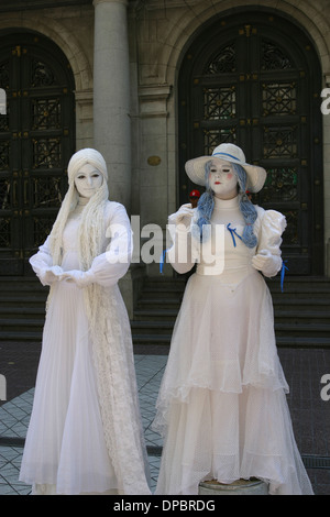 Mimen führen auf der Fußgängerzone Paseo Ahumada, Santiago, Chile Stockfoto