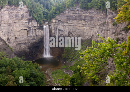 Taughannock Falls State Park in der Finger Lakes Region von New York A schönen Wasser fällt Wasserfall Stockfoto