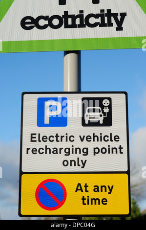 Ecotricity Fahrzeug aufladen Point, Tibshelf, Derbyshire Dienstleistungen M1. Stockfoto