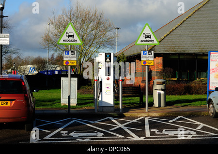 Ecotricity Fahrzeug aufladen Point, Tibshelf, Derbyshire Dienstleistungen M1. Stockfoto