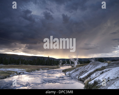 Die Feuer-Loch River in Upper Geyser Basin, Yellowstone-Nationalpark, Wyoming, USA Stockfoto