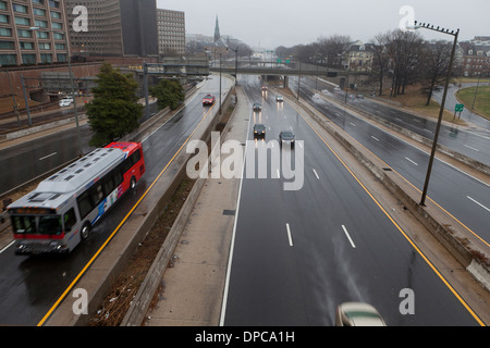 Regnerischen Bedingungen auf Autobahn - Washington, DC USA Stockfoto