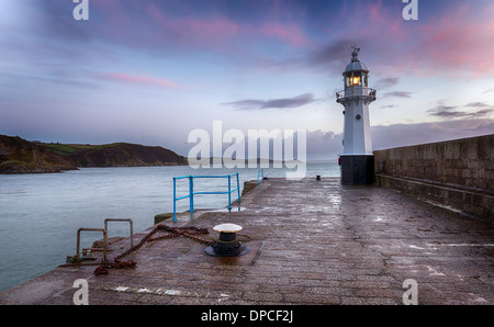 Der Leuchtturm am Mevagissey an der südlichen Küste von Cornwall Stockfoto