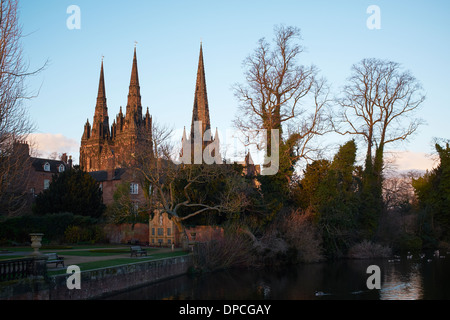 Kathedrale von Lichfield und Münster Pool im winter Stockfoto