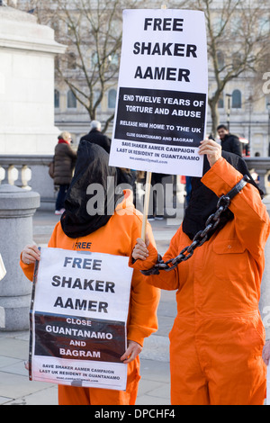 Demonstranten in Orange passt zum zwölften Jahrestag der Eröffnung des extralegale Gefangenenlager in Guantánamo Bay Stockfoto