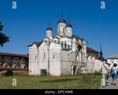 Kirillo-Beloserski-Kloster in der Nähe von russischen Dorf Goritzy gegründet von Saint Cyril, verbunden mit dem kyrillischen alphabet Stockfoto