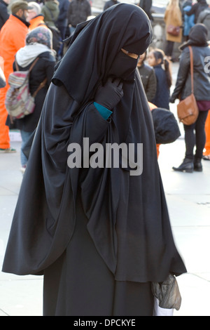 Ehefrau von Shawki Ahmed Omar Protest zum zwölften Jahrestag der Eröffnung des Theprison Lager in Guantánamo Bay Stockfoto