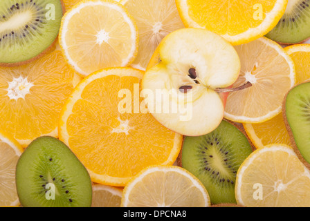 Verschiedenen Scheiben geschnittenen Früchten. Stockfoto