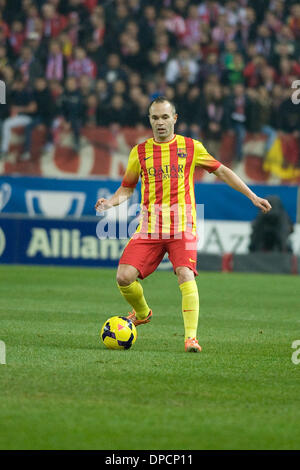 Madrid, Spanien. 11. Januar 2014. Barcelonas vorwärts Iniesta während der spanischen Liga-Fußball match Club Atletico de Madrid Vs FC Barcelona im Vicente Calderon Stadion in Madrid Foto: Oscar Gonzalez/NurPhoto Credit: Oscar Gonzalez/NurPhoto/ZUMAPRESS.com/Alamy Live News Stockfoto