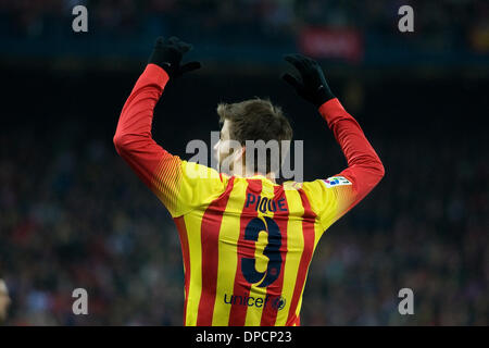 Madrid, Spanien. 11. Januar 2014. Barcelonas vorwärts Pique während der spanischen Liga-Fußball match Club Atletico de Madrid Vs FC Barcelona im Vicente Calderon Stadion in Madrid Foto: Oscar Gonzalez/NurPhoto Credit: Oscar Gonzalez/NurPhoto/ZUMAPRESS.com/Alamy Live News Stockfoto