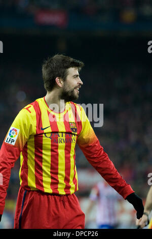 Madrid, Spanien. 11. Januar 2014. Barcelonas vorwärts Pique während der spanischen Liga-Fußball match Club Atletico de Madrid Vs FC Barcelona im Vicente Calderon Stadion in Madrid Foto: Oscar Gonzalez/NurPhoto Credit: Oscar Gonzalez/NurPhoto/ZUMAPRESS.com/Alamy Live News Stockfoto