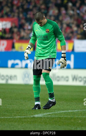 Madrid, Spanien. 11. Januar 2014. Barcelonas vorwärts Voctor Valdes während der spanischen Liga-Fußball match Club Atletico de Madrid Vs FC Barcelona im Vicente Calderon Stadion in Madrid Foto: Oscar Gonzalez/NurPhoto Credit: Oscar Gonzalez/NurPhoto/ZUMAPRESS.com/Alamy Live News Stockfoto