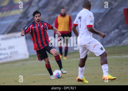 12. Januar 2014 - l ' Aquila, Italien - Simone Dallamano (l ' Aquila) während der Lega Pro Spiel zwischen l ' Aquila und Lecce Fattori Stadion am 12. Januar 2014 in l ' Aquila, Italien. (Kredit-Bild: © Manuel Romano/NurPhoto/ZUMAPRESS.com) Stockfoto