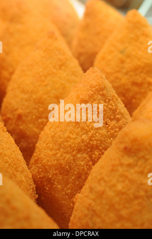 Arancini, typisches Essen und charakteristischen Reisbällchen Handwerk Spezialität in Sizilien Stockfoto