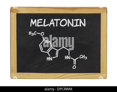 chemische Formel von Melatonin auf einer Tafel Stockfoto