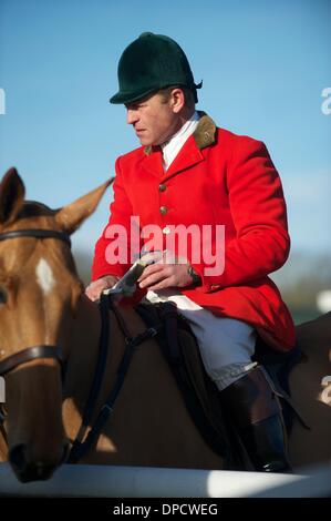 Ampton, Suffolk. Punkt-zu-Punkt-Pferderennen aus Ampton Pferderennbahn in Suffolk. Der Sport von Punkt zu Punkt racing ist Steeple Chase-Rennen für Amateurfahrer, auf Pferden, die sich qualifiziert haben, ausführen, indem auf der Jagd gewesen. 12. Januar 2014 Kredit: East Anglian Bild Service/Alamy Live-Nachrichten Stockfoto