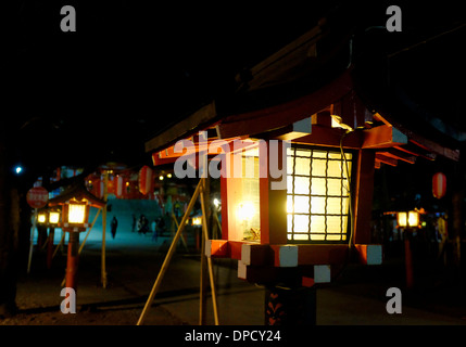 Kamichama Jinja Shrine in der Nacht. Stockfoto