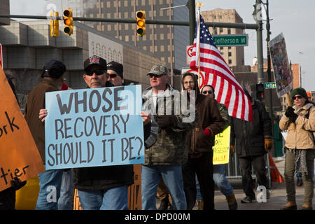 Detroit, Michigan, USA. Autoarbeiter Streikposten der North American International Auto Show, den Verlust von Auto-Arbeitsplätze und zwei-Klassen-Lohntarife zu protestieren. Bildnachweis: Jim West/Alamy Live-Nachrichten Stockfoto