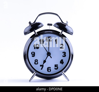 Alram-Uhr auf weißem Hintergrund mit 07:00 Stockfoto