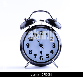 Alram-Uhr auf weißem Hintergrund mit 06:00 Stockfoto