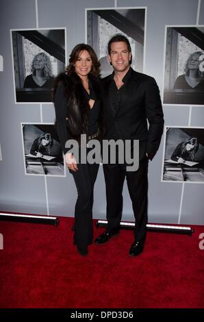 New York, NY, USA. 12. Januar 2014. Gräfin LuAnn De Lesseps, Thomas Roberts in Anwesenheit für BEAUTIFUL - THE CAROLE KING MUSICAL Opening Night am Broadway, Stephen Sondheim Theatre, New York, NY 12. Januar 2014. Bildnachweis: Eric Reichbaum/Everett Collection/Alamy Live-Nachrichten Stockfoto