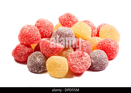 Nahaufnahme Blick Stapel von bunten Gelee Süßigkeiten auf weißem Hintergrund. Stockfoto