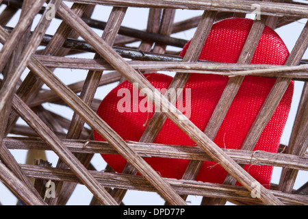 Herz im Käfig Valentines Tag kreative abstraktes Konzept Stockfoto